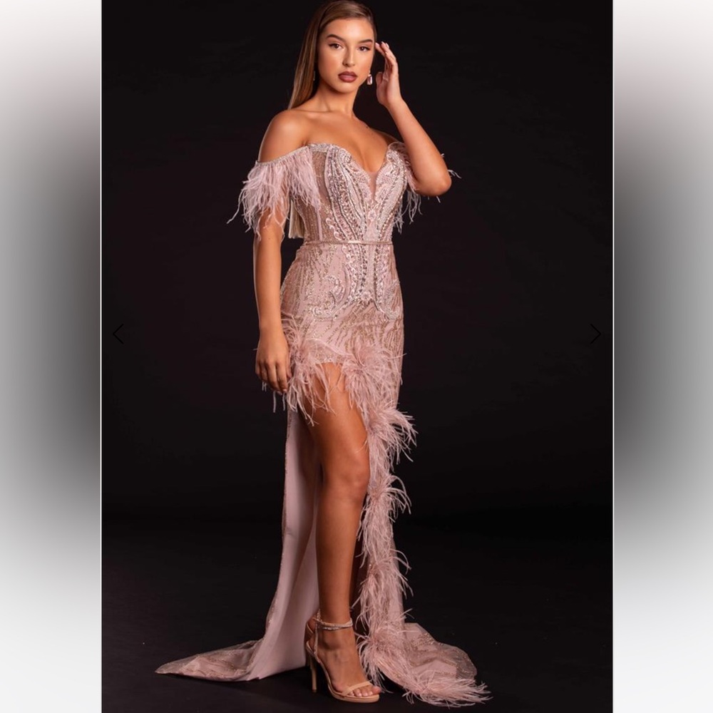 PORTIA AND SCARLETT dress maxi
STYLE #PS21127 ROSE GOLD
Size 0 fits like a 0-2